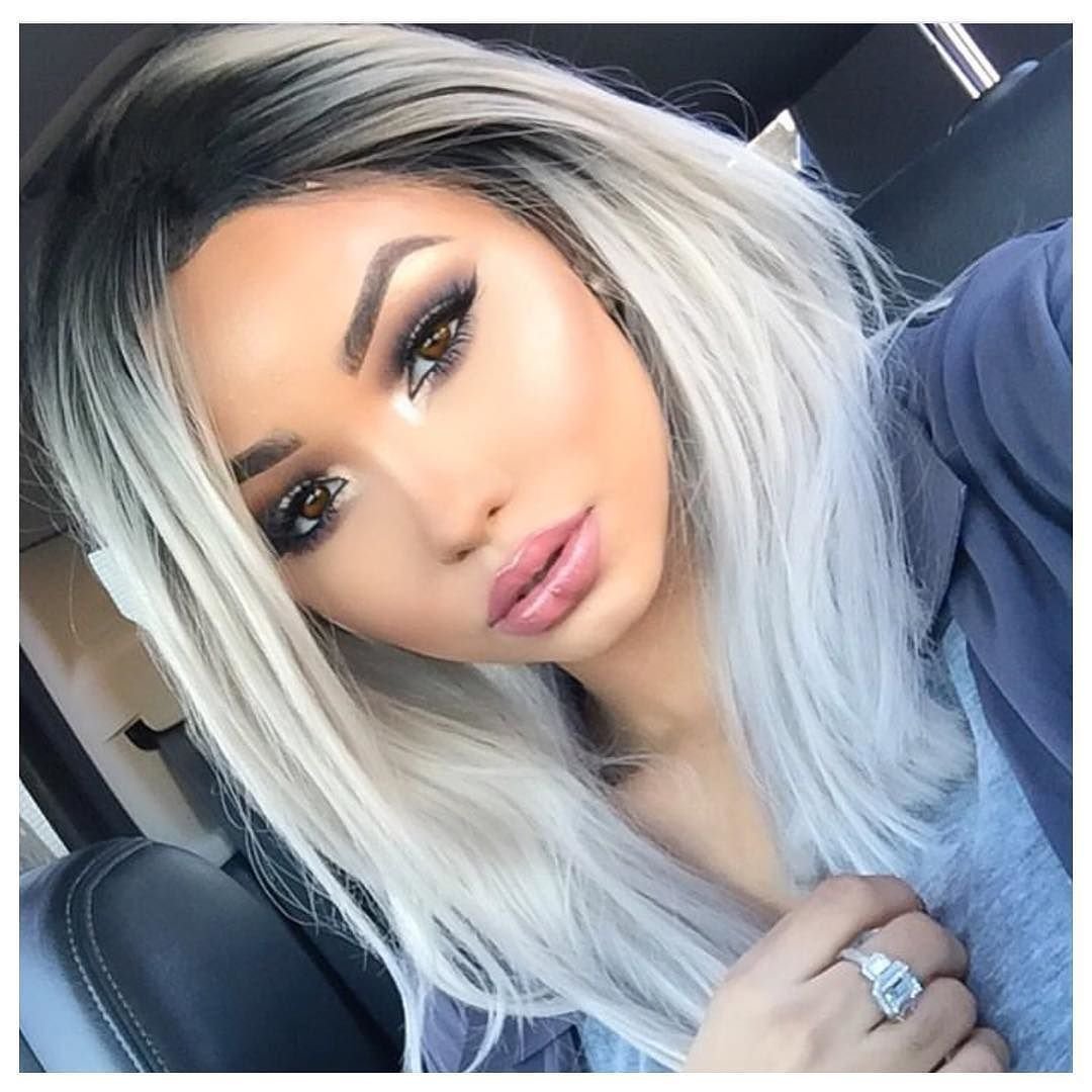 Пепельный блонд с темными корнями