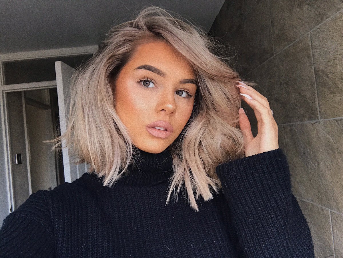 Тёмные корни и светлые волосы