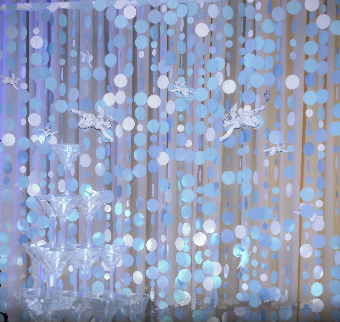 Украшение потолка дождиком