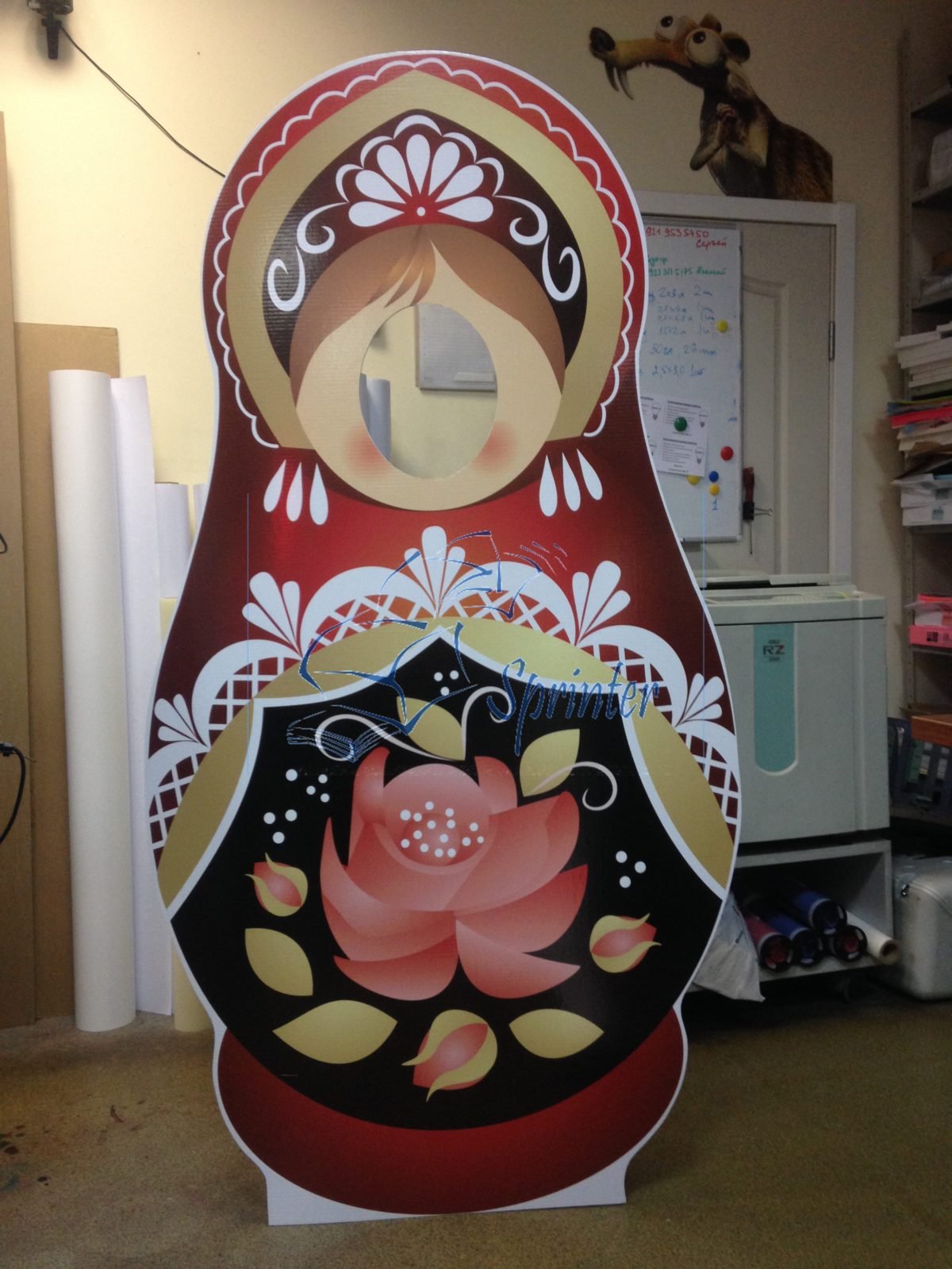 Матрешка с вырезом для лица