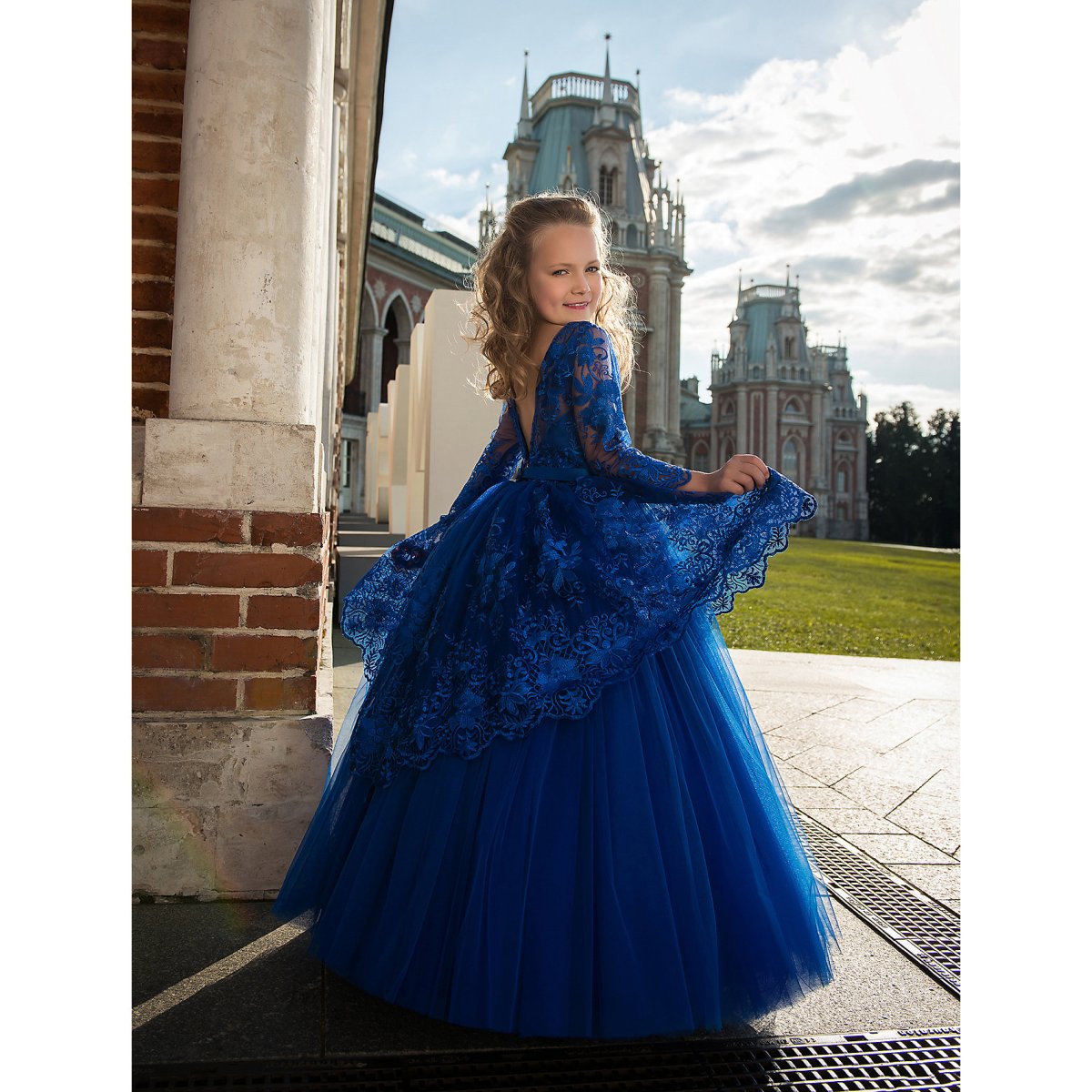 Синее бальное платье