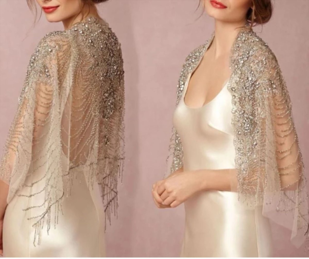 Вечернее платье с пелериной