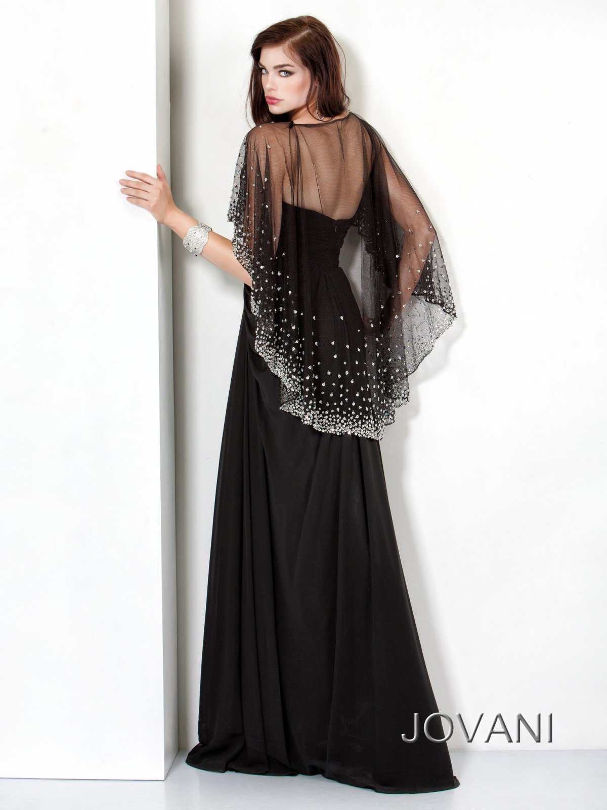 Длинная накидка на платье