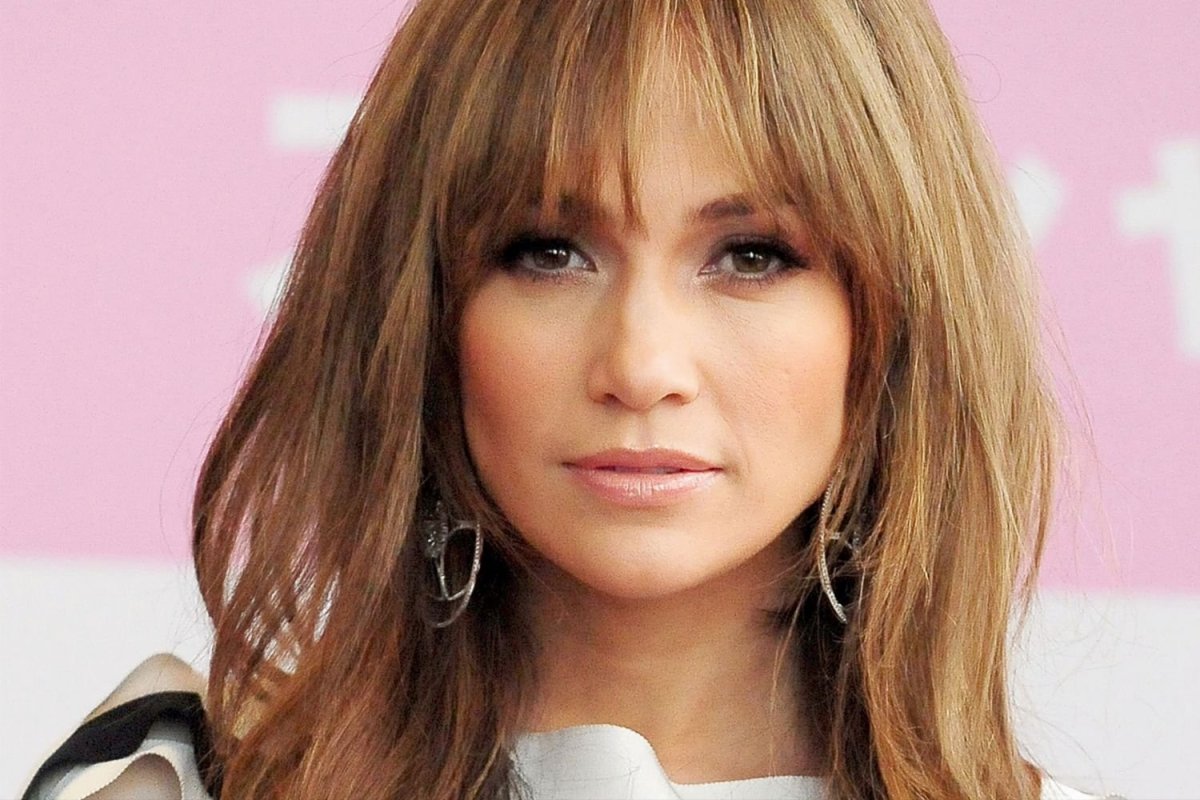 Белла Торн с челкой