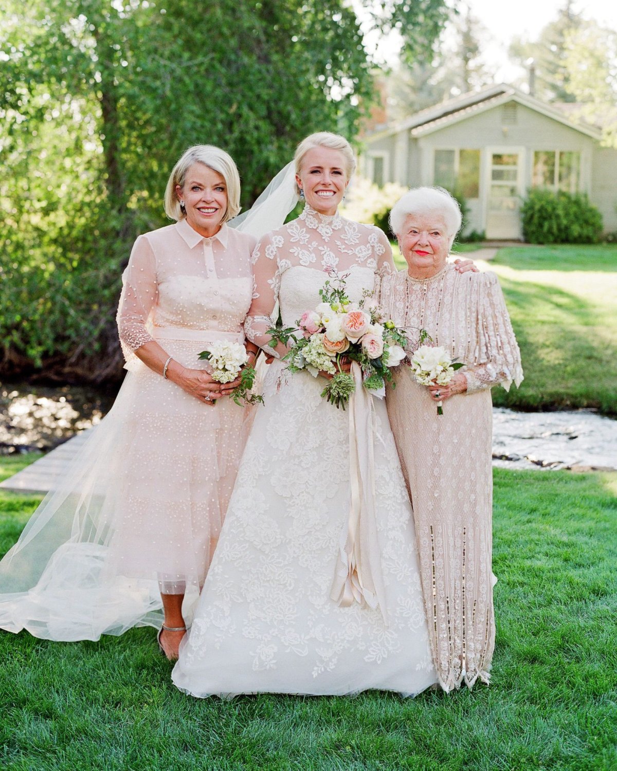 Платье на свадьбу для бабушки невесты