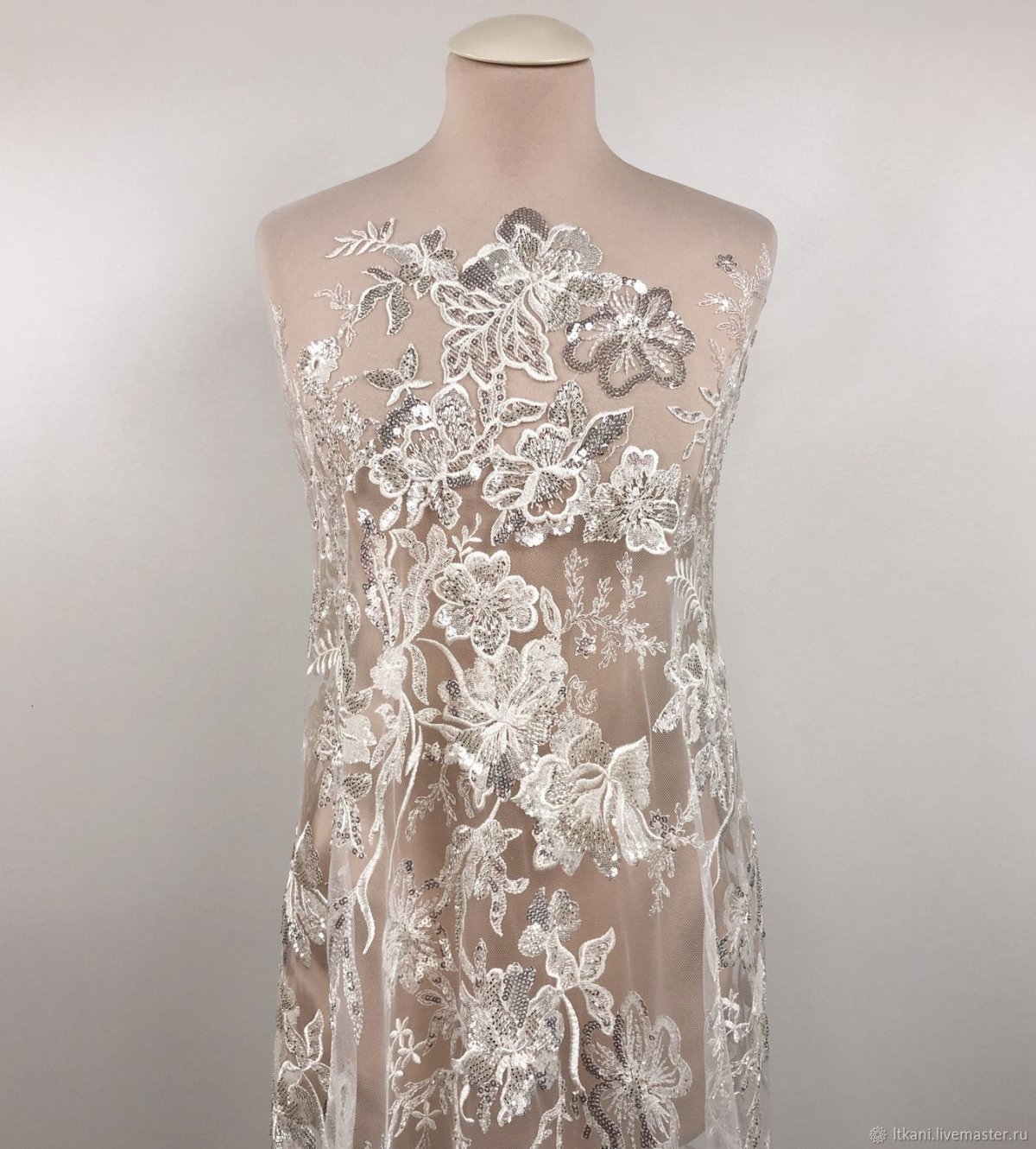 Платье расшитое цветами