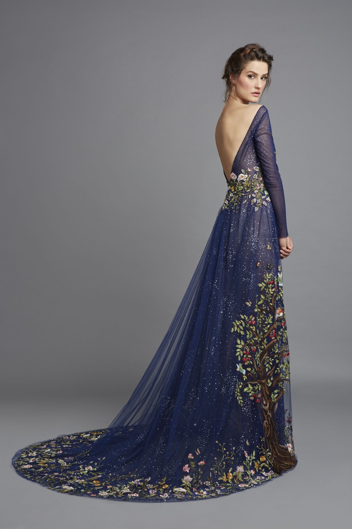 Платье расшитое цветами