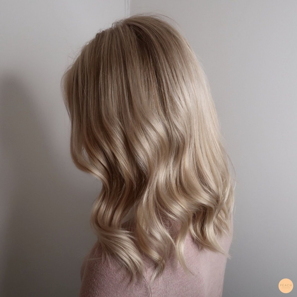 Бежевый блондин