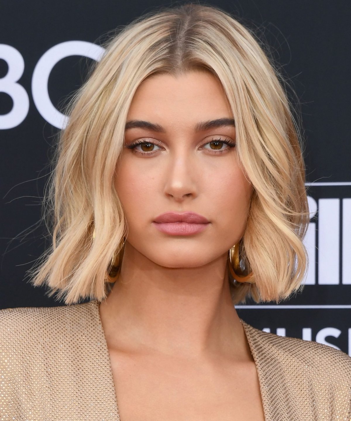 Хейли Болдуин прически