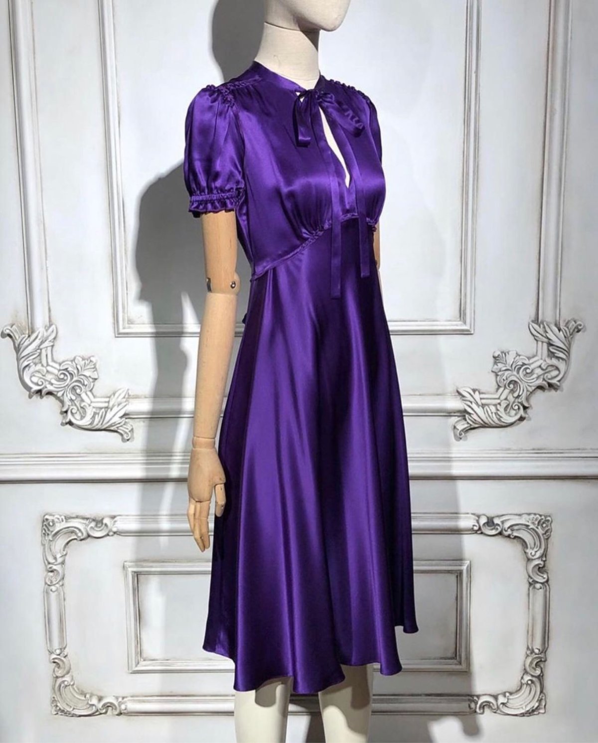 Атласное платье