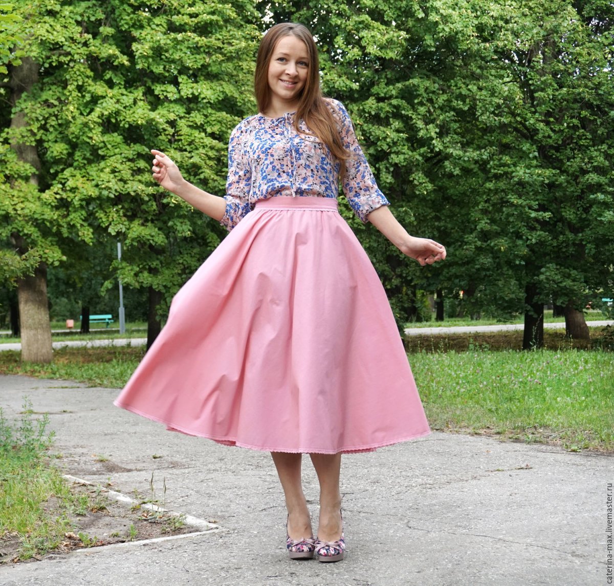 Платья отрезные по талии с пышной юбкой