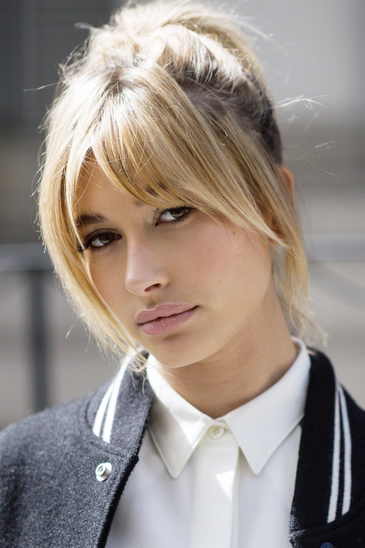 Высокий хвост с прядями