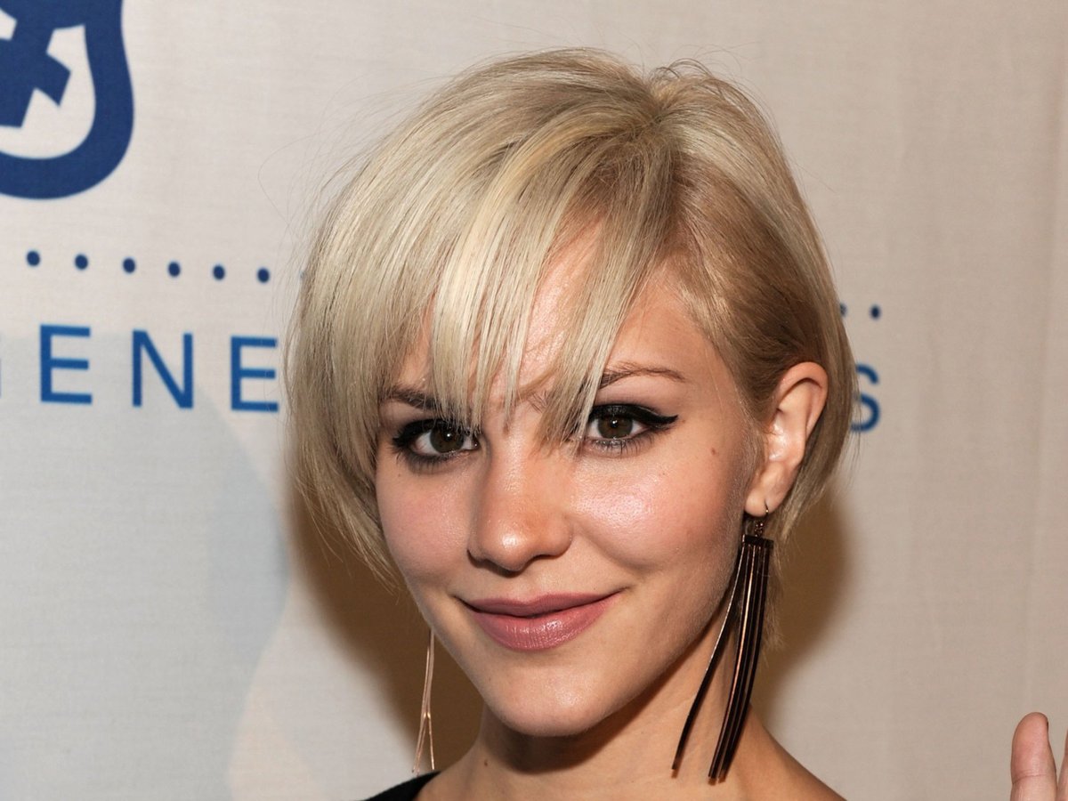 Шегги стрижка 2022 с челкой на средние