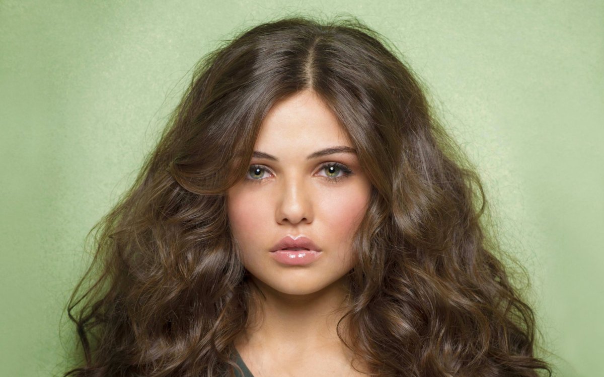 Danielle Campbell 4k