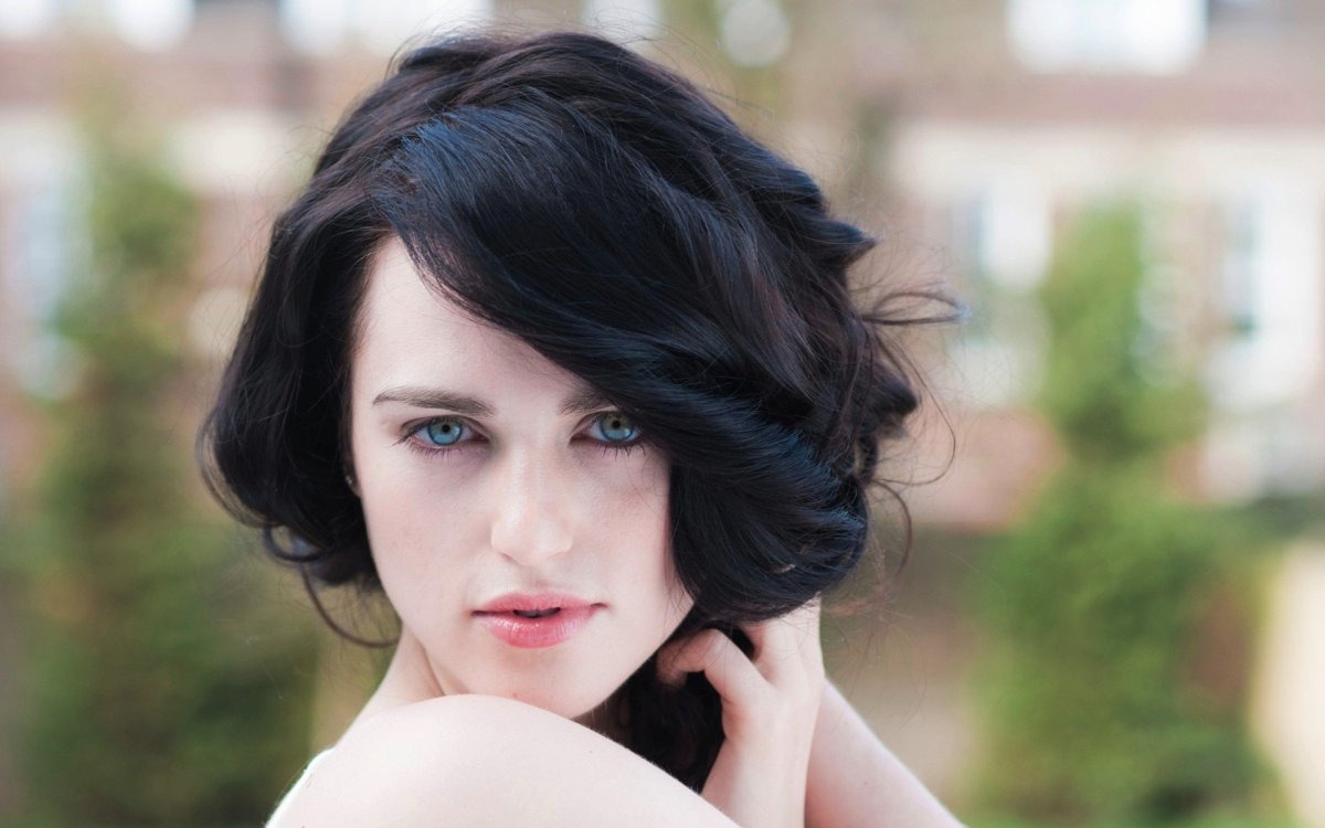 Кэти МАКГРАТ С короткими волосами