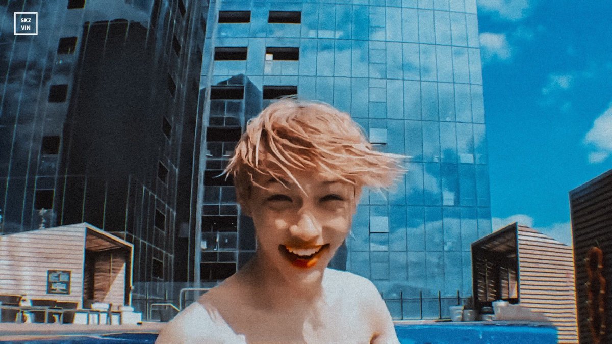 Феликс Stray Kids бассейн