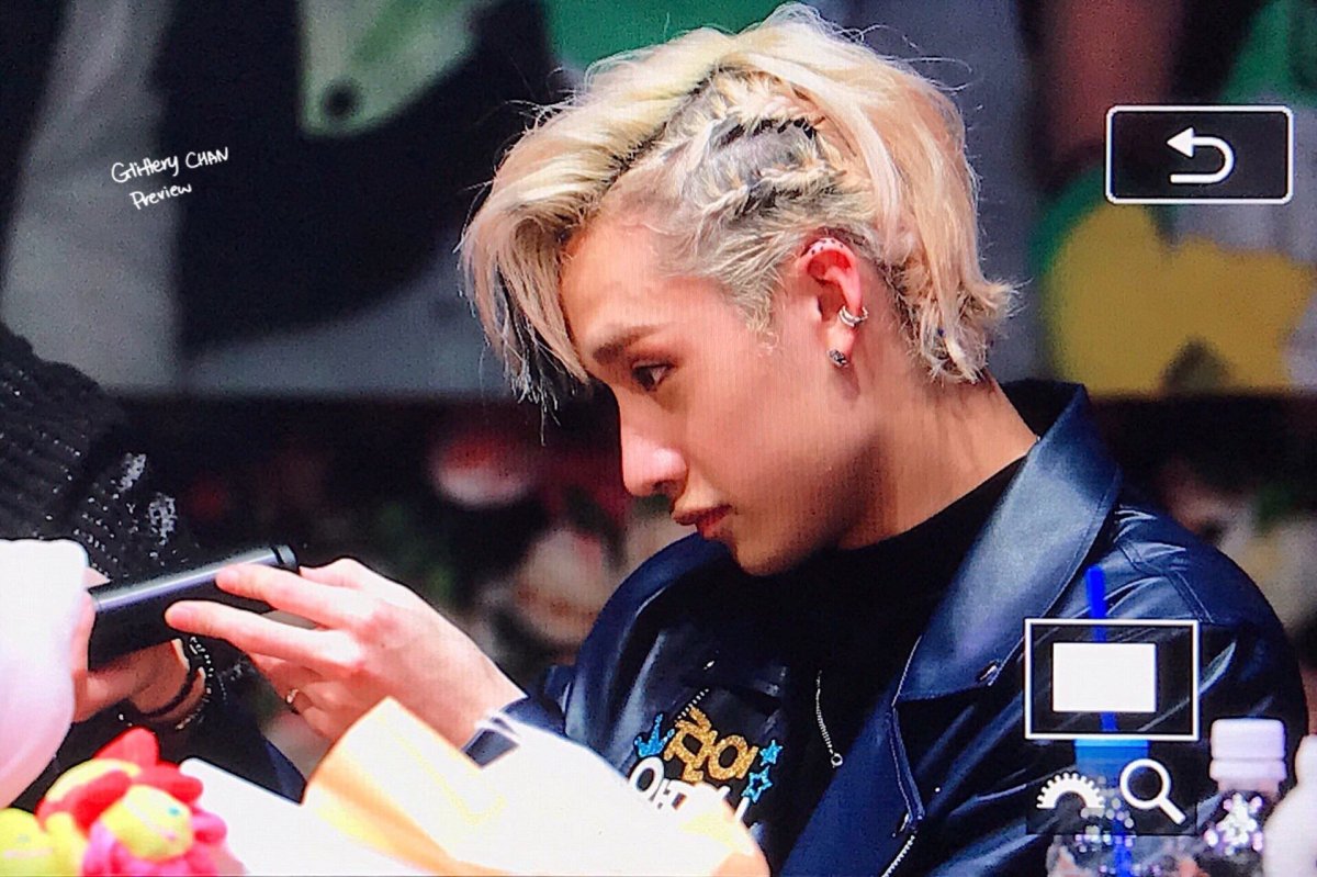 Кристофер Stray Kids косички