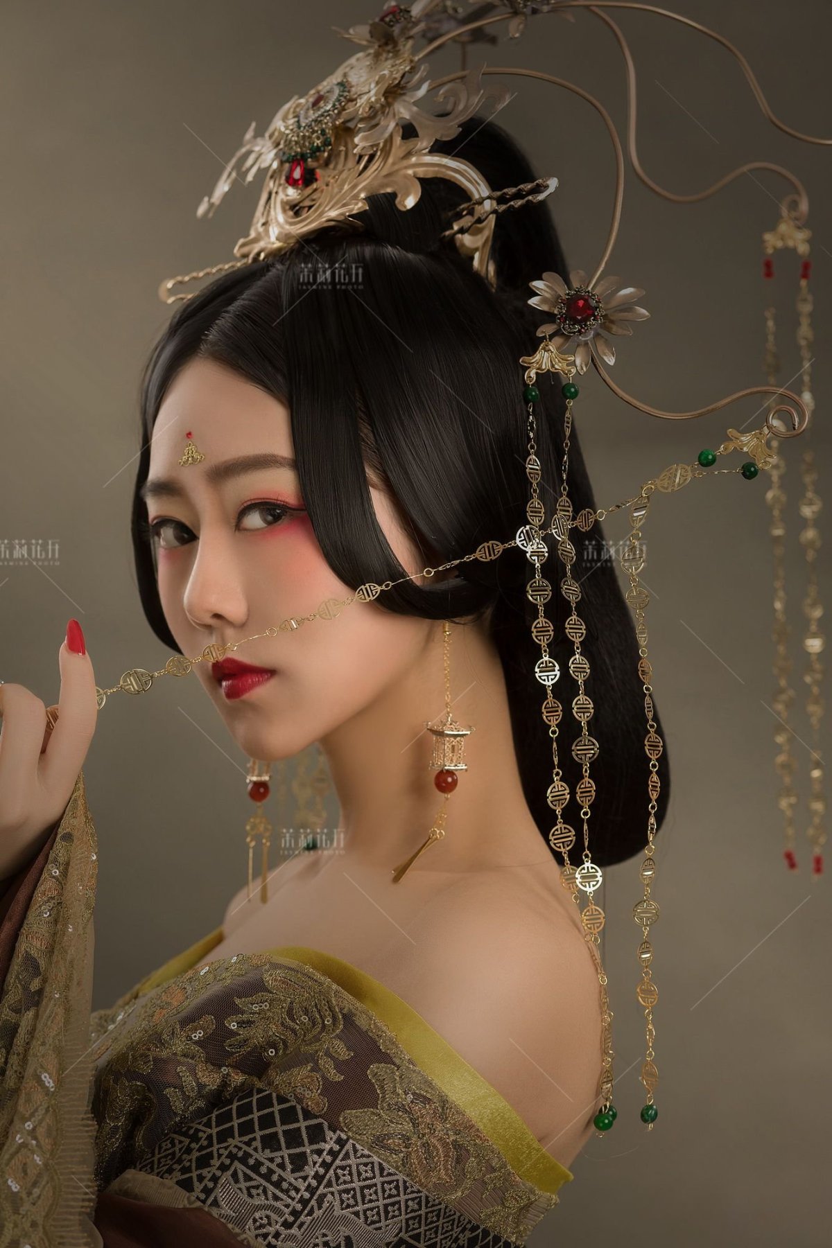 Японская женщина с веером