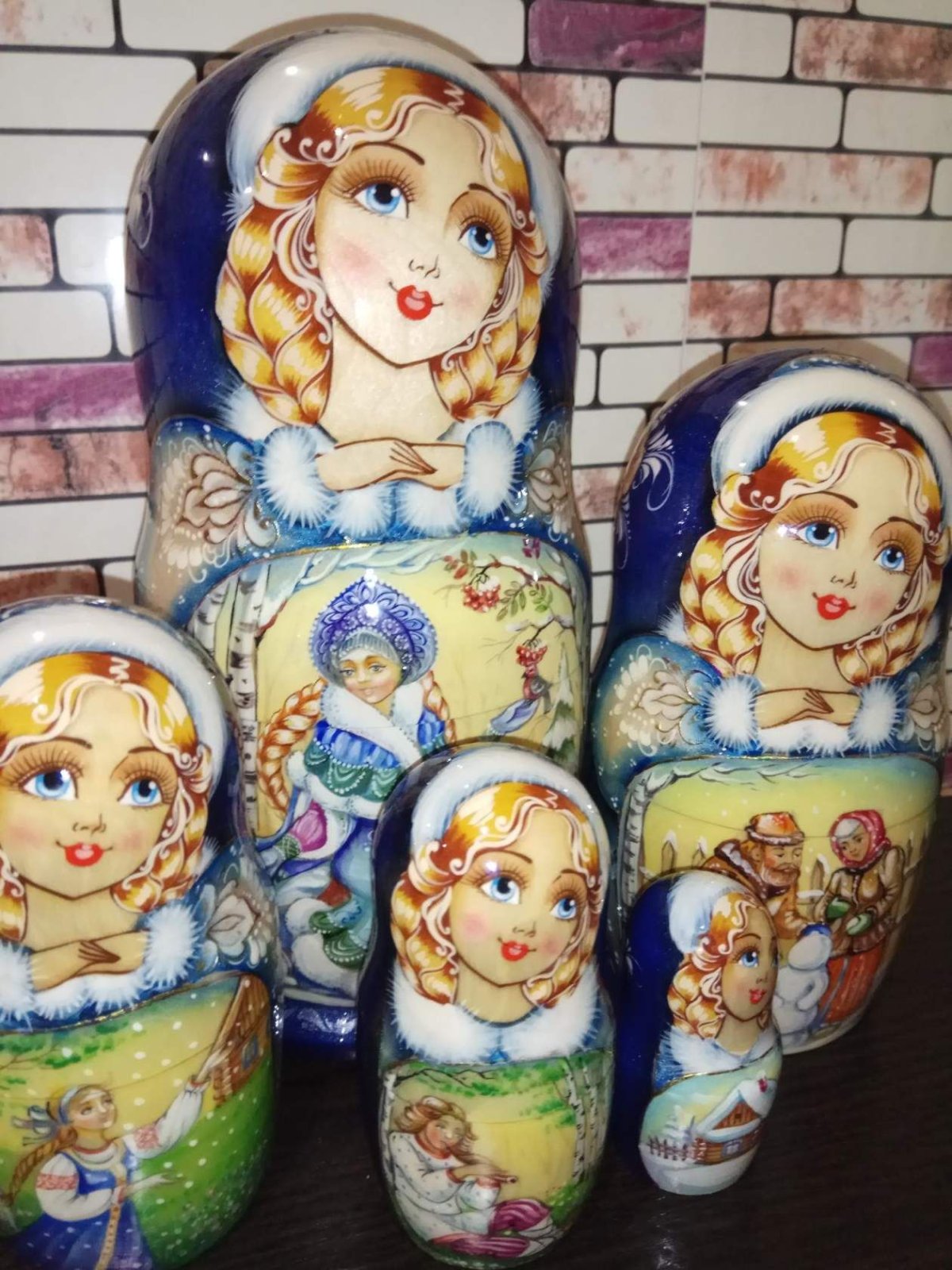 Матрешки с разными эмоциями