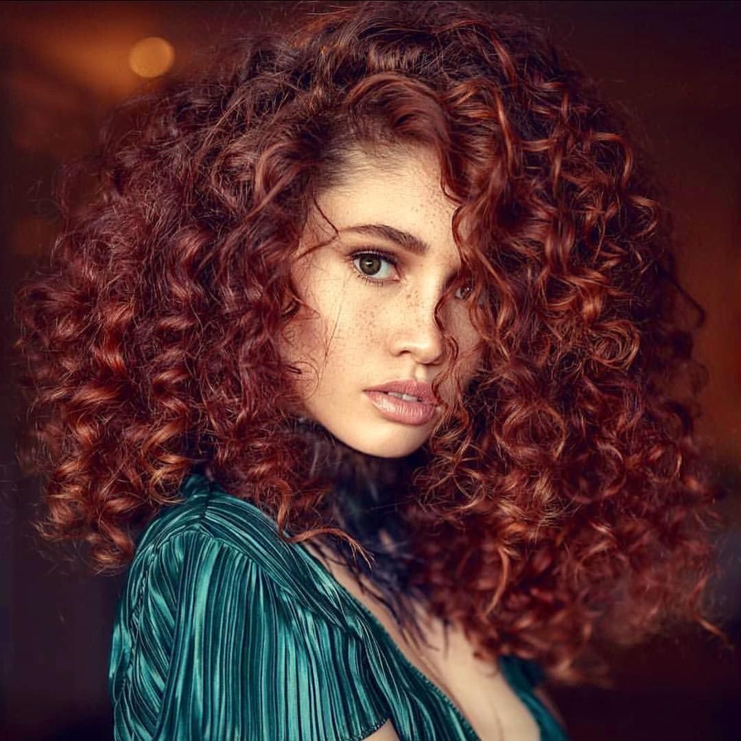 Певица Регина кудрявая