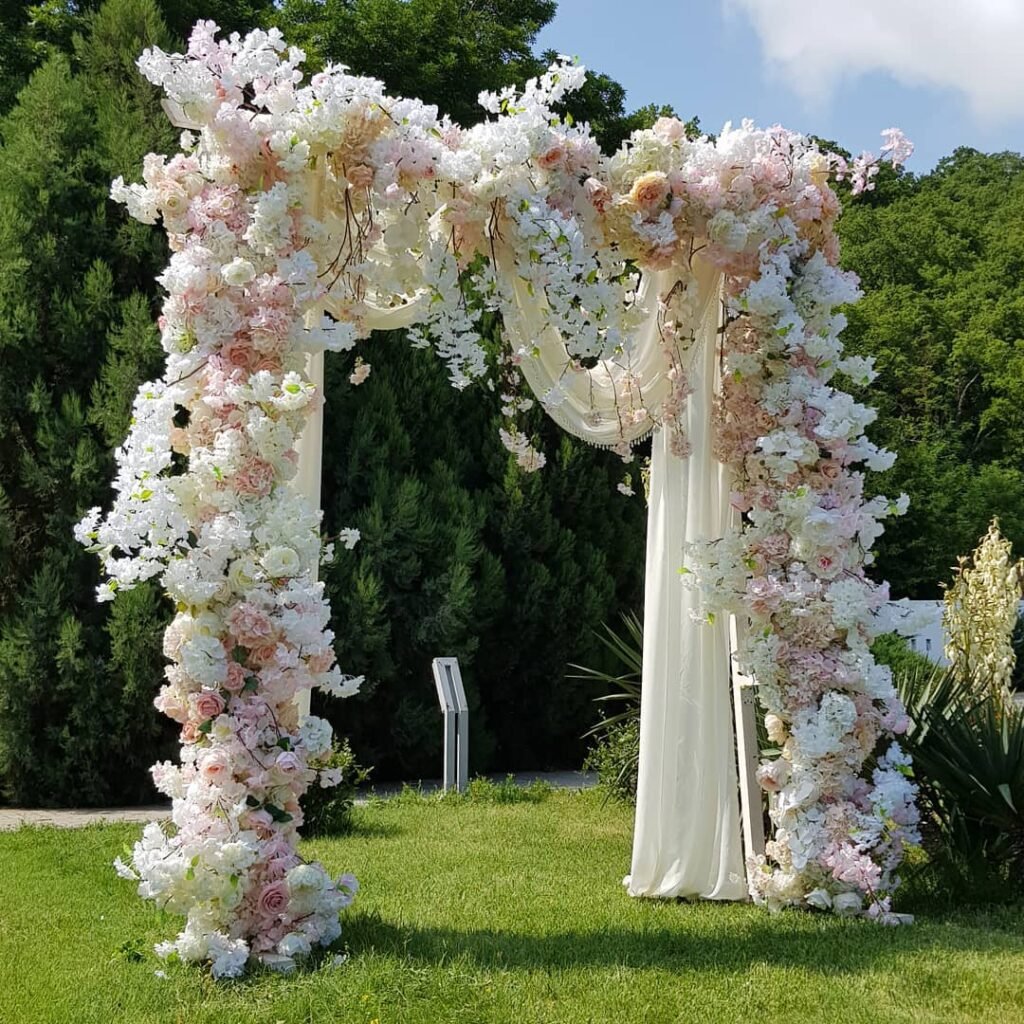 Цветочная арка на свадьбу