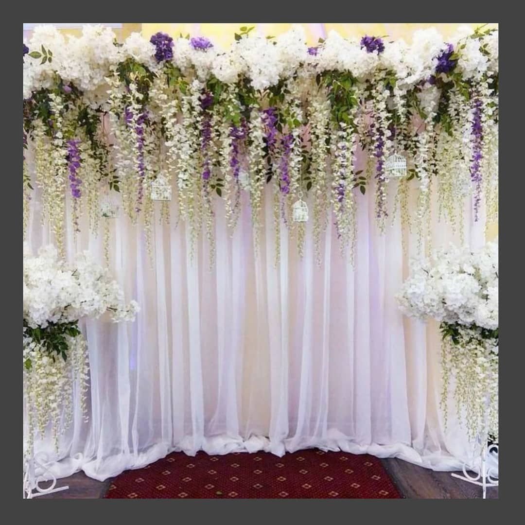 Украшение зала искусственными цветами