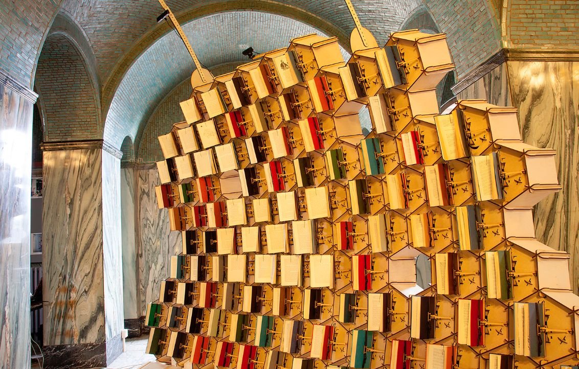 Креативные книжные инсталляции