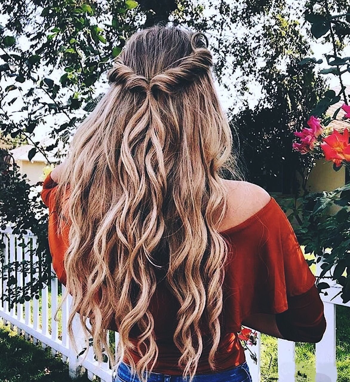 Прически на выпускной Локоны