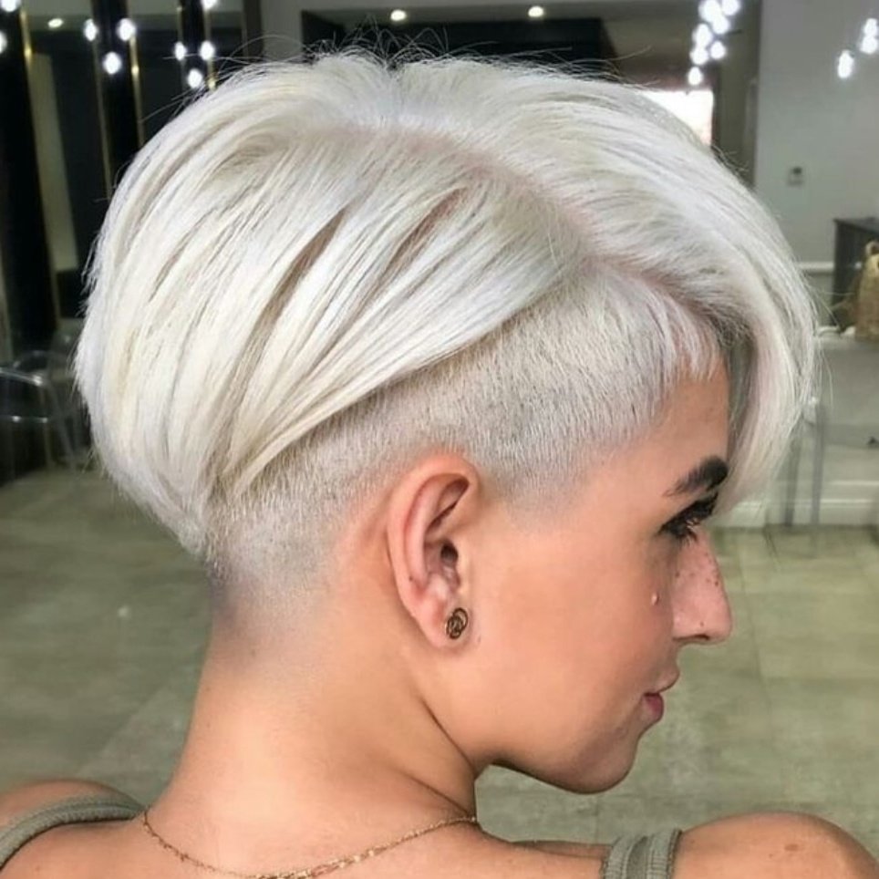 Боб андеркат женская