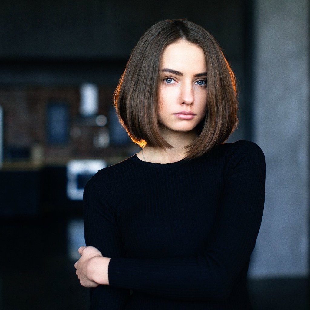 Девушка с каре