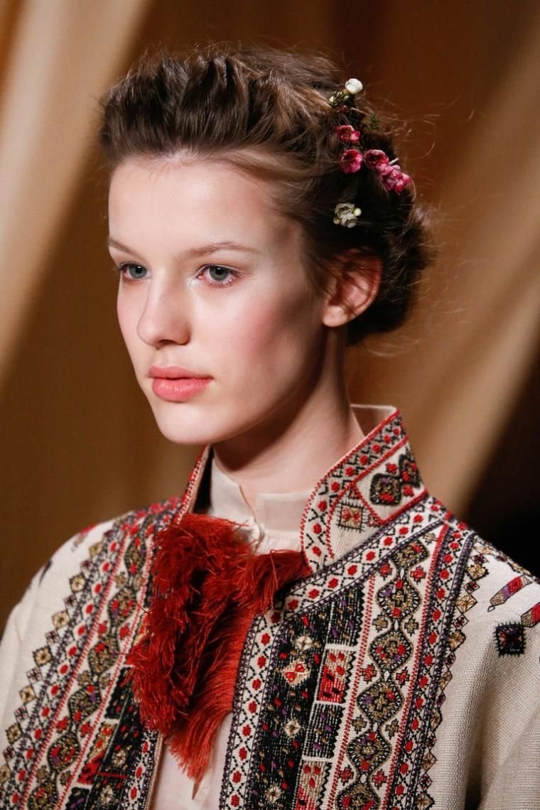 Фольклорный стиль прически