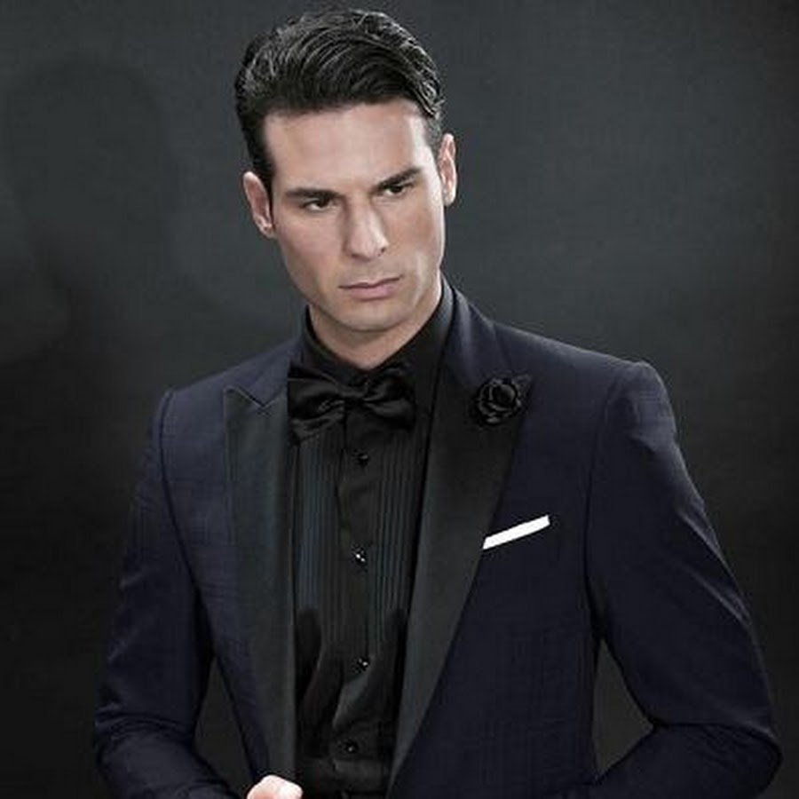 Серныц костюм с черноц ркбашкоц