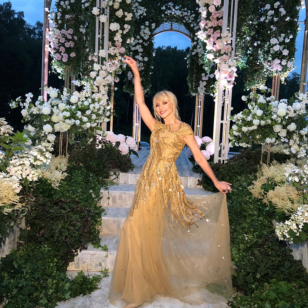 Кристина Орбакайте в свадебном платье