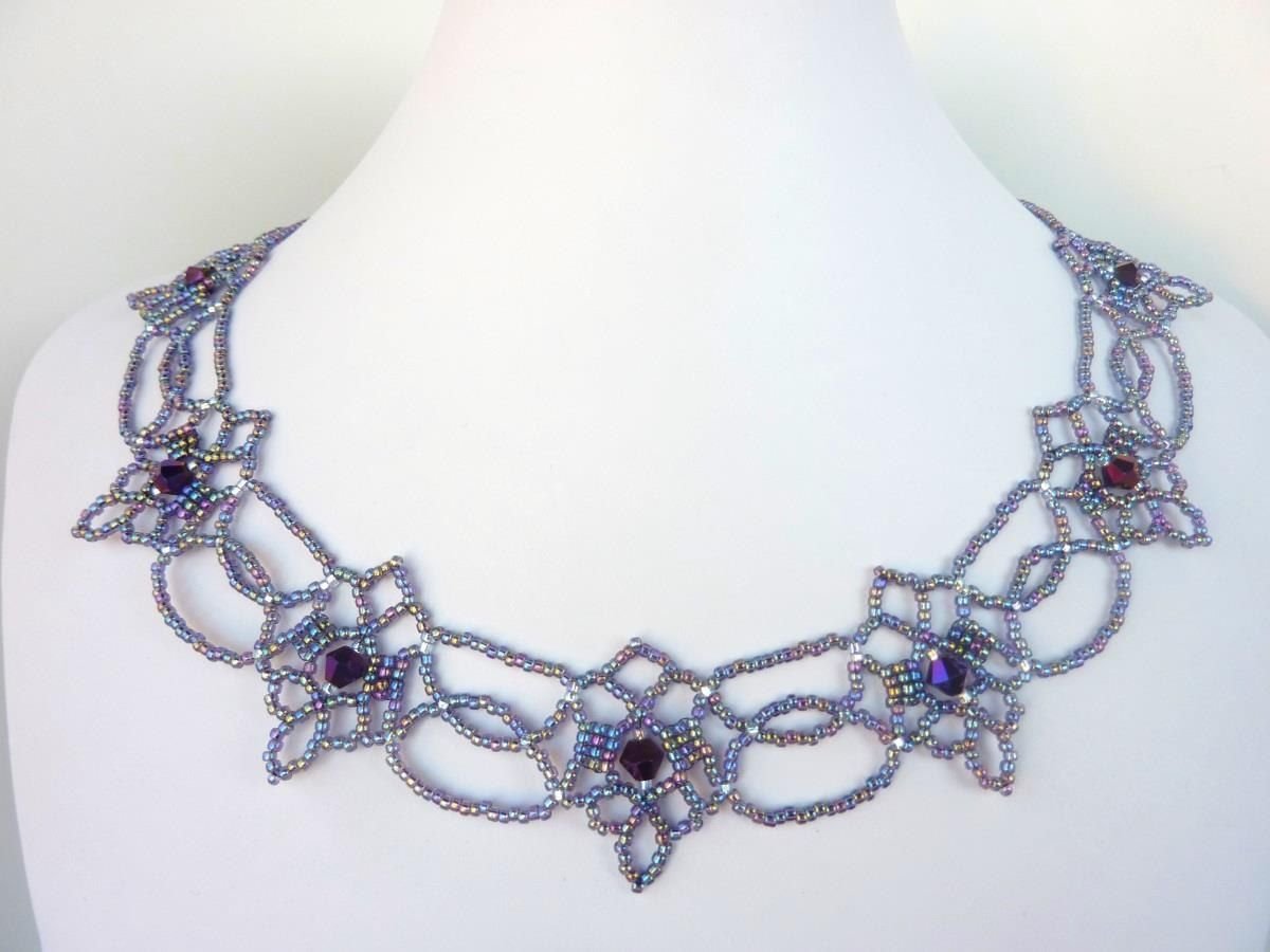 Бисероплетение колье кружевное