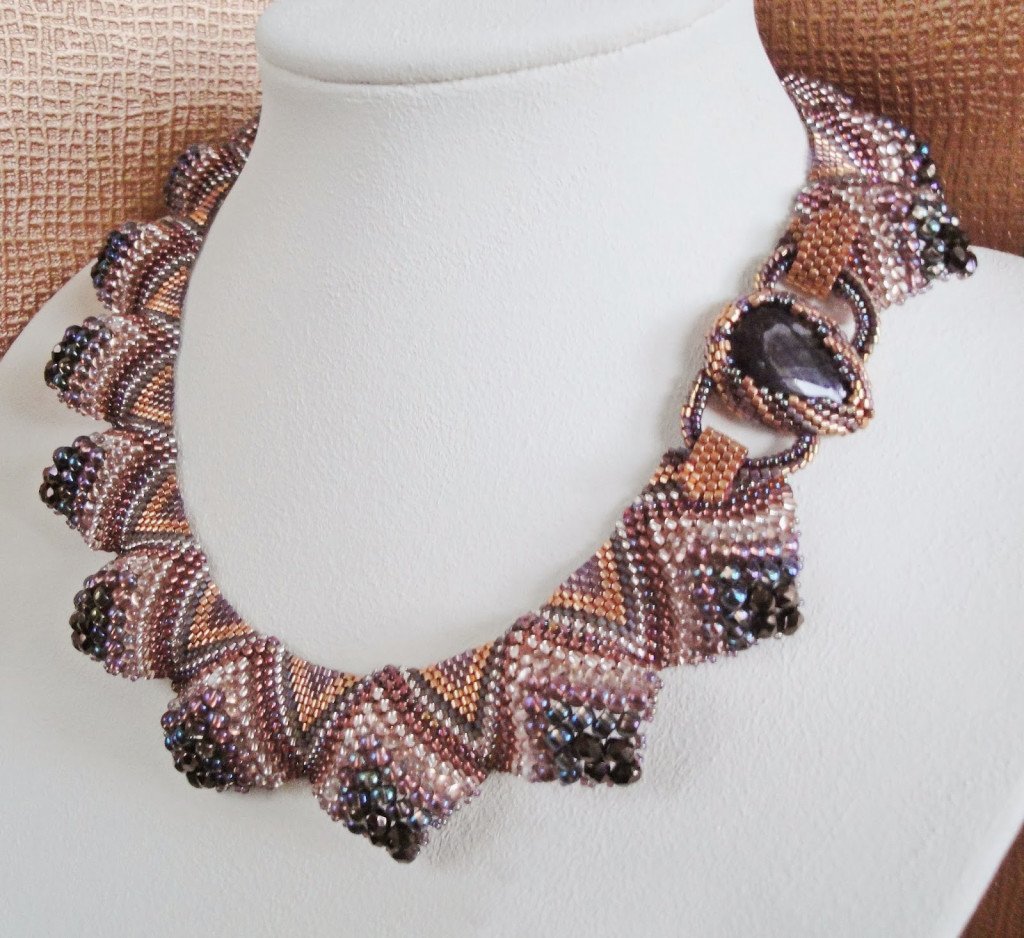 Бисер колье