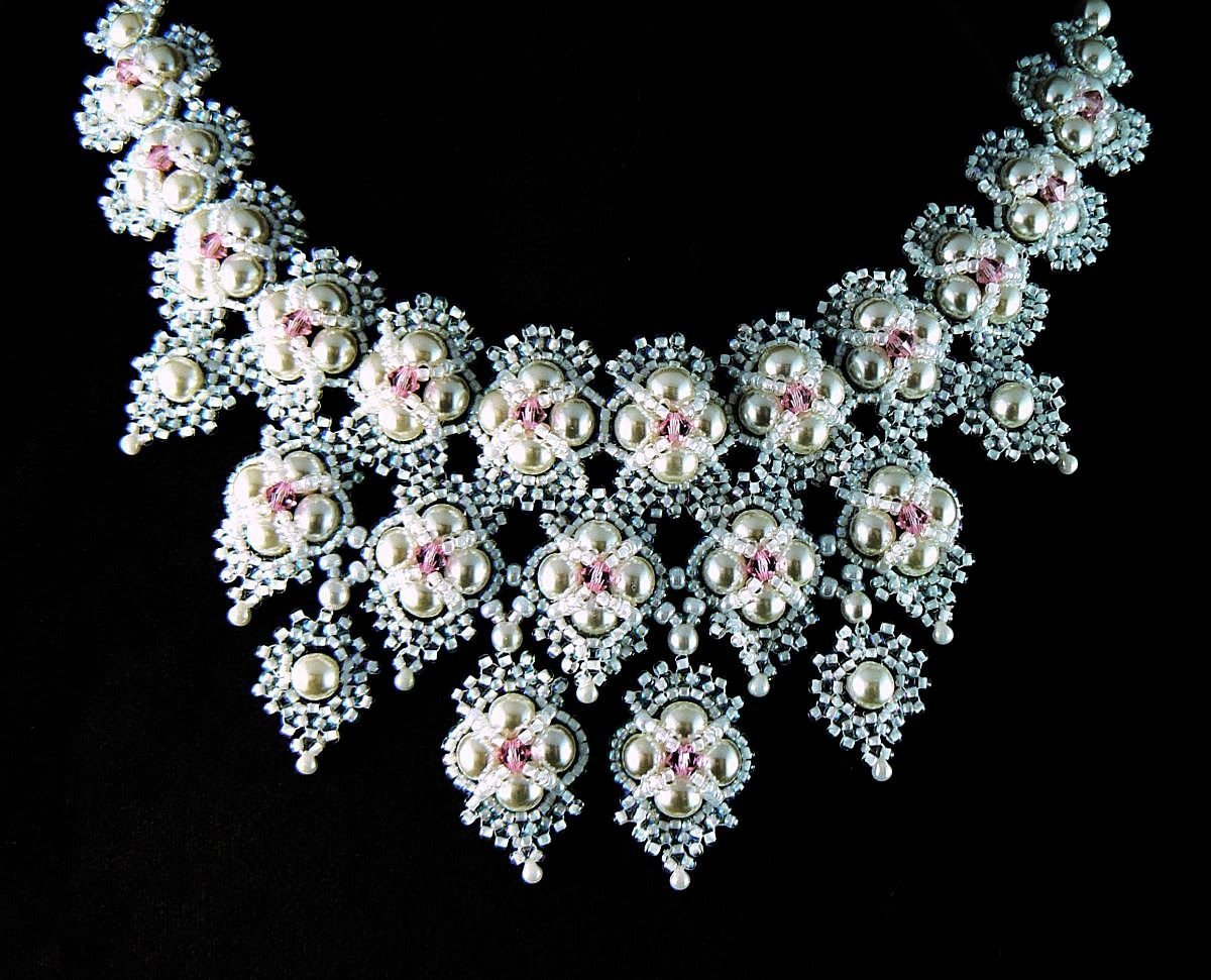 Старинные украшения из бисера