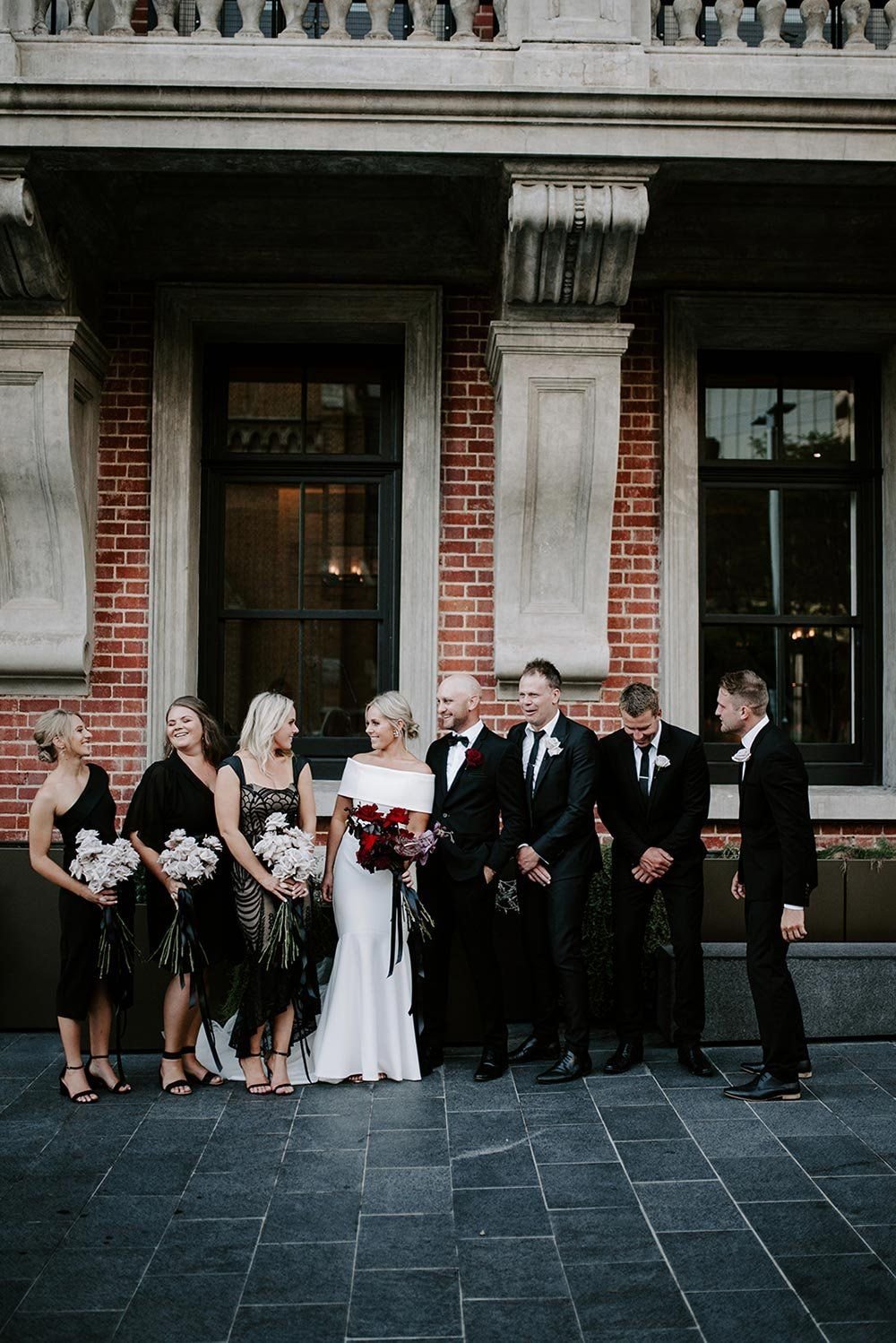 Свадьба в черном стиле