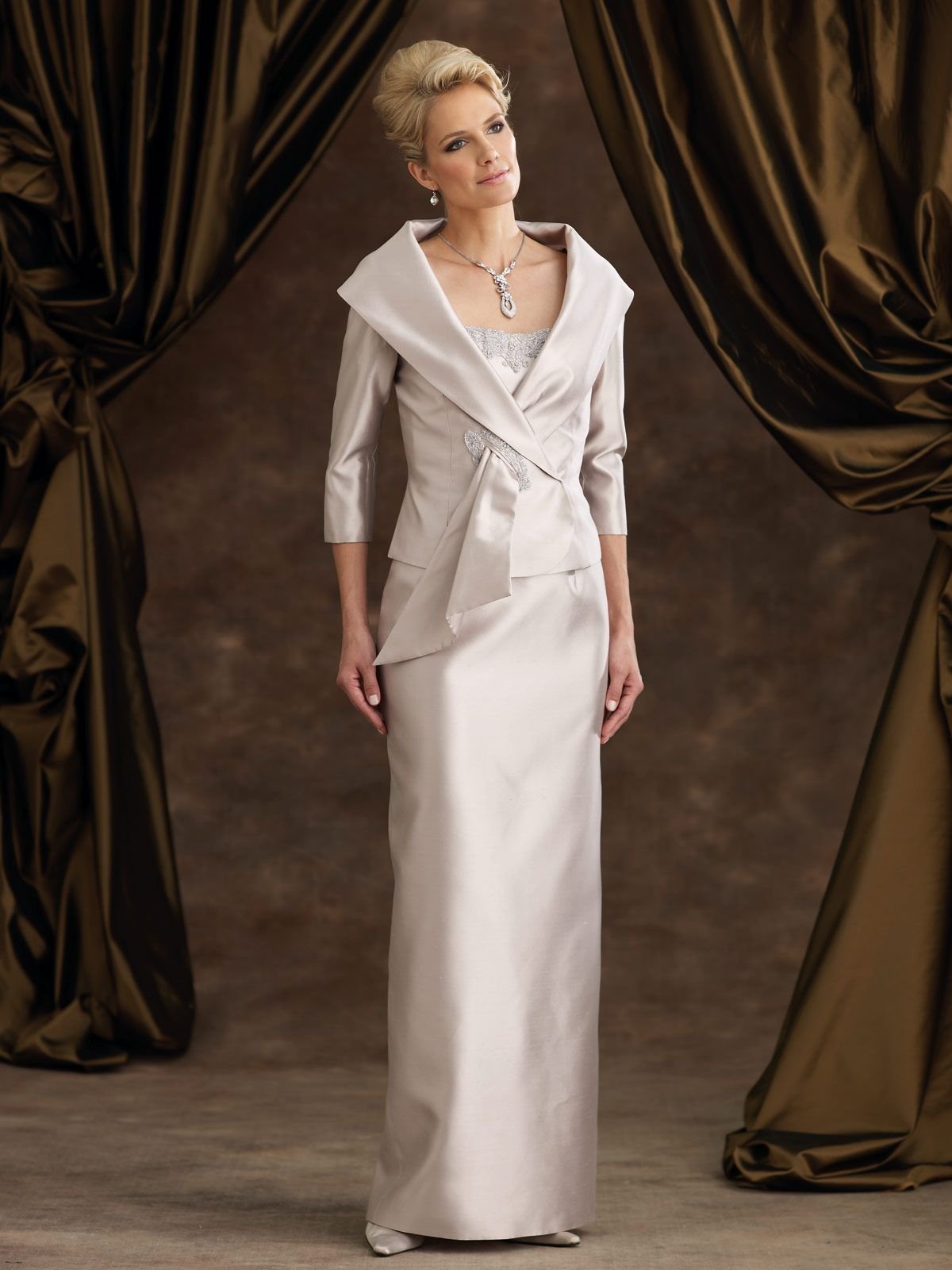 Брючный костюм на свадьбу для мамы невесты