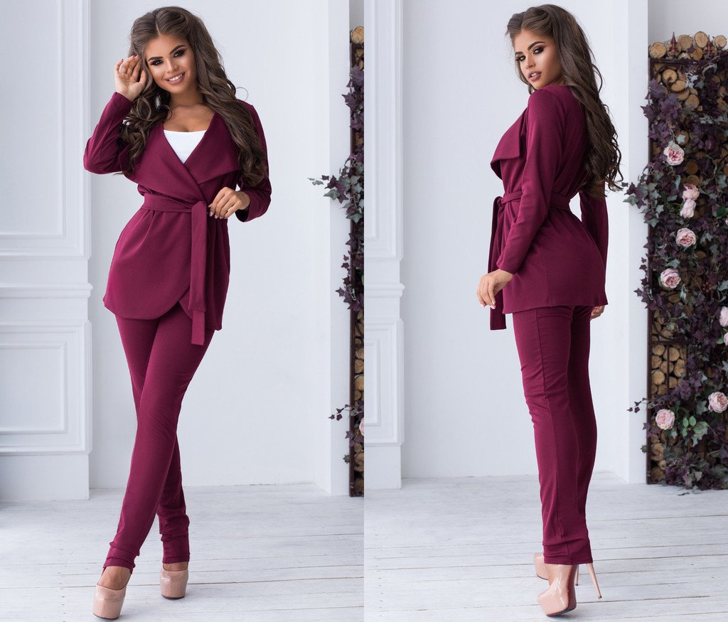 Бордовый костюм женский