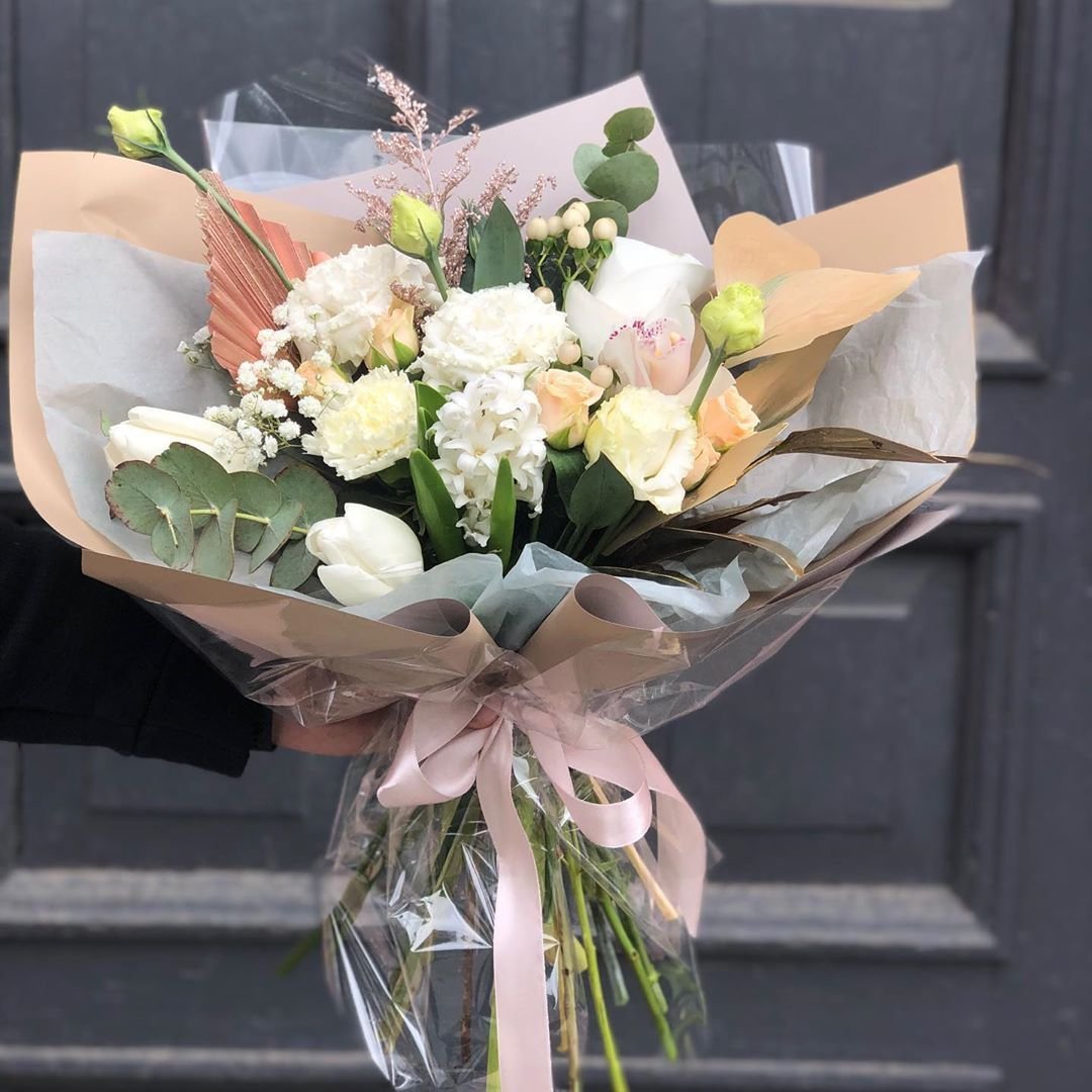 Букет на свадьбу в подарок молодоженам