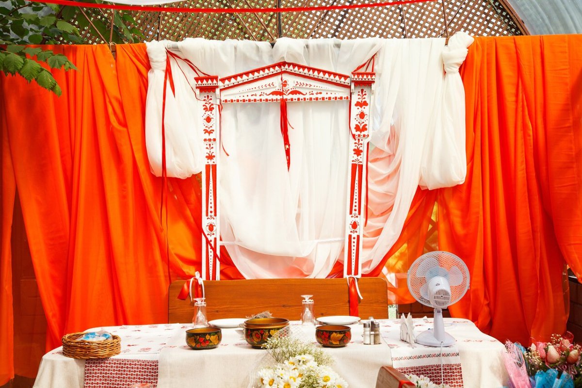 Украшение зала в русском стиле