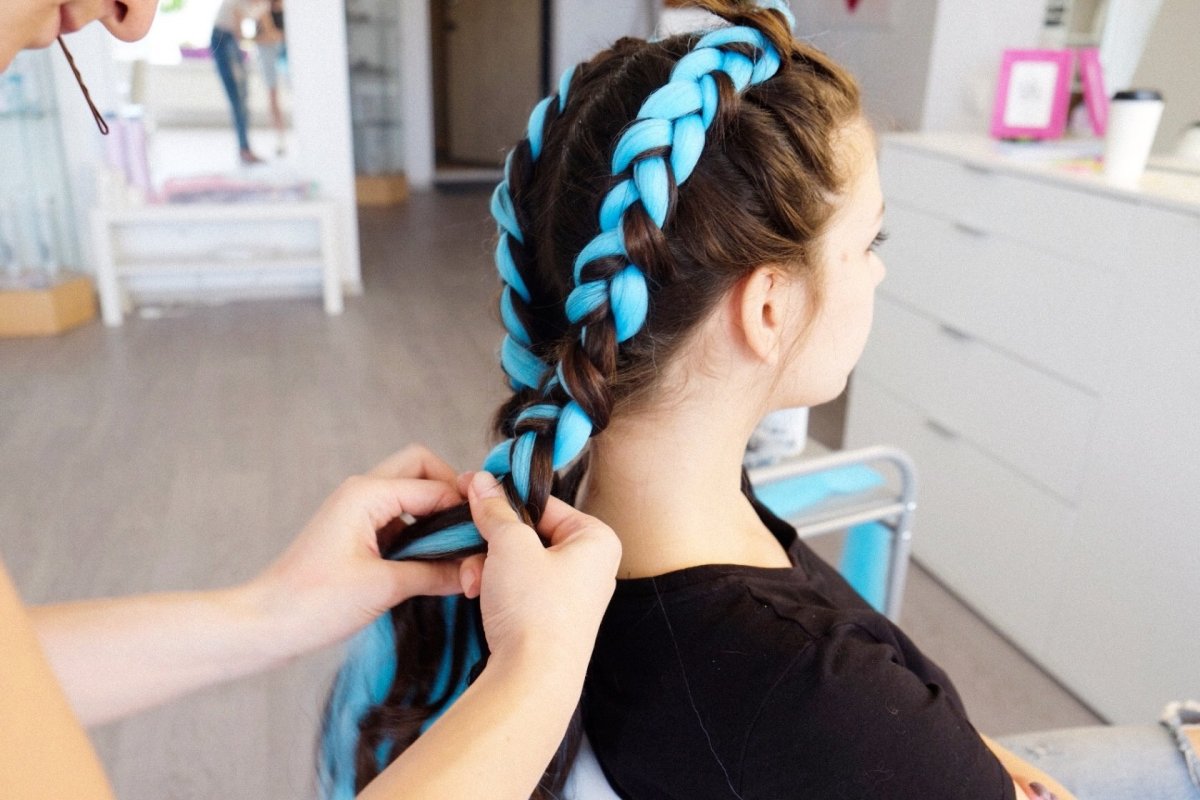 Коса с канекалоном