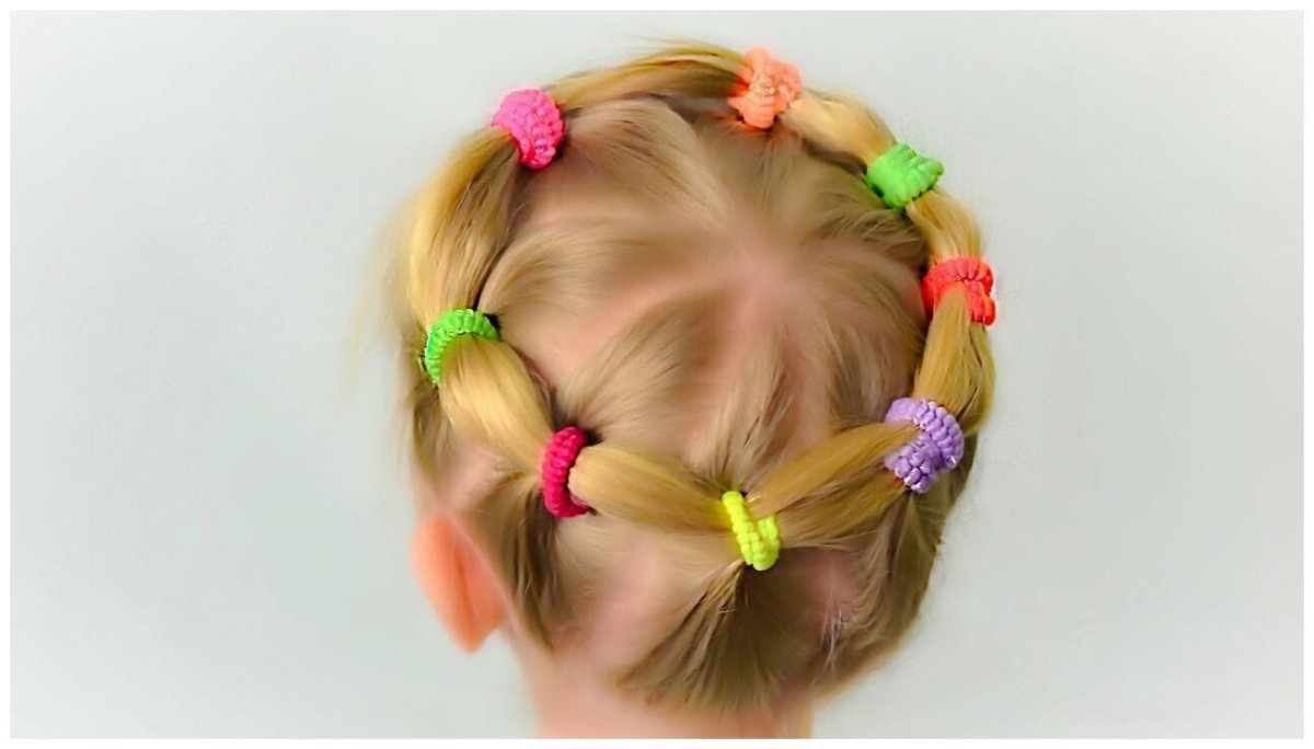 Прическа для девочки по кругу с резинками