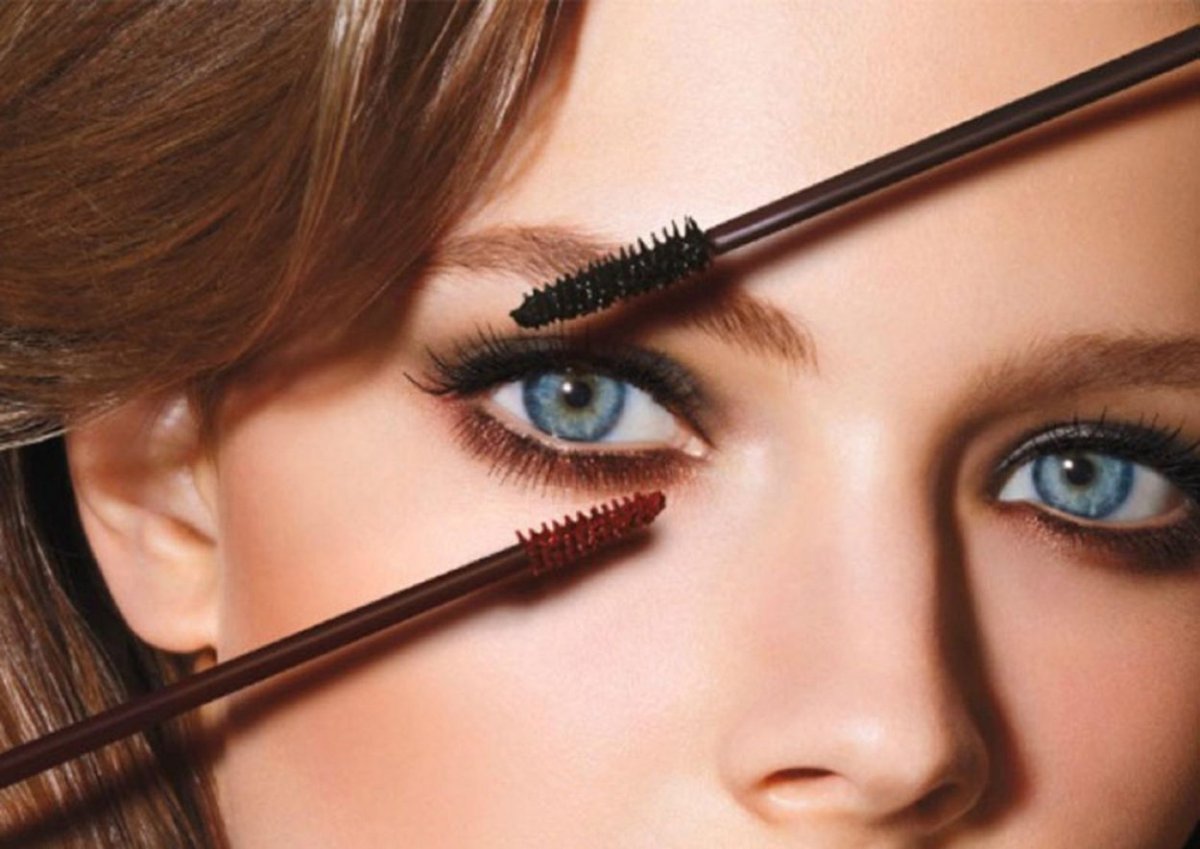 Коричневая и черная тушь