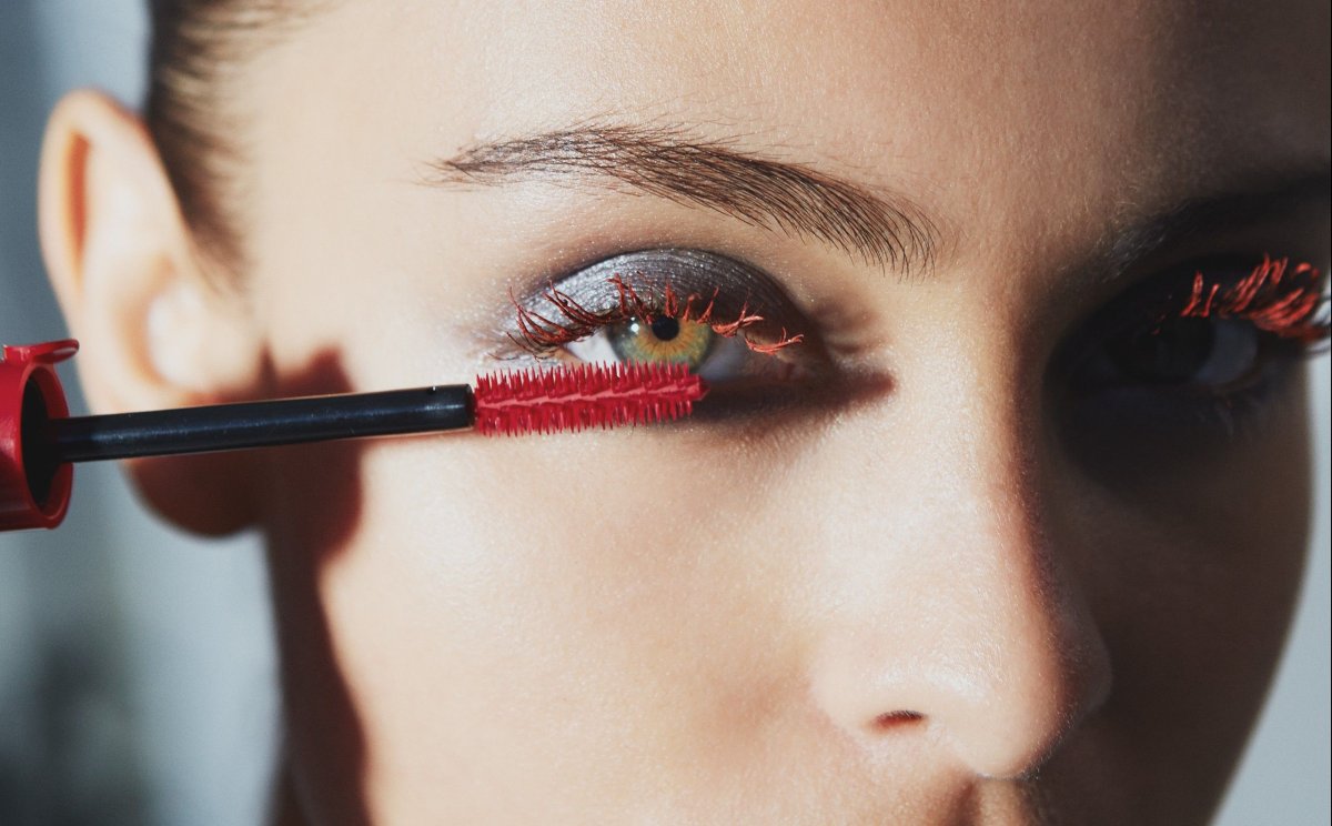 Фото тушь бордовой на глазах