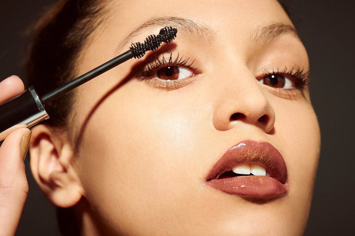 Что снимает водостойкий макияж