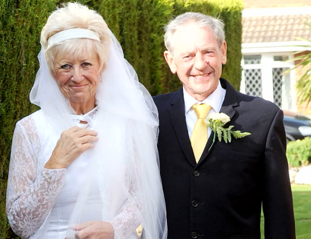 Наряд на золотую свадьбу