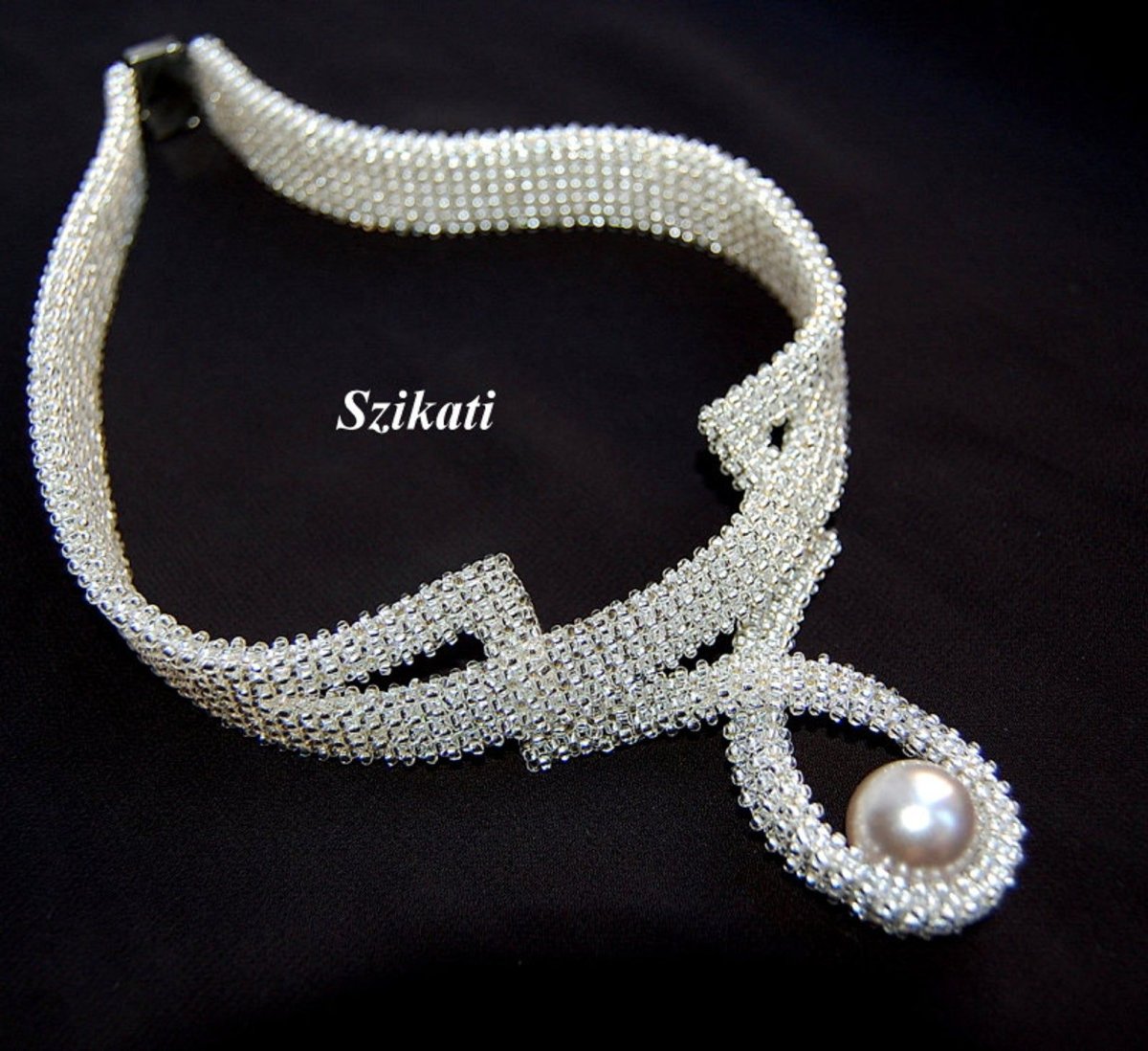 Квадратный жгут бисер колье