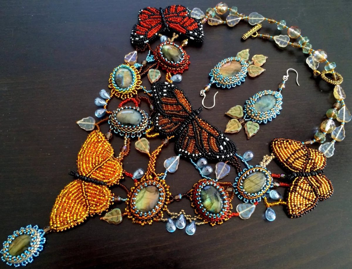 Украшения из бисера