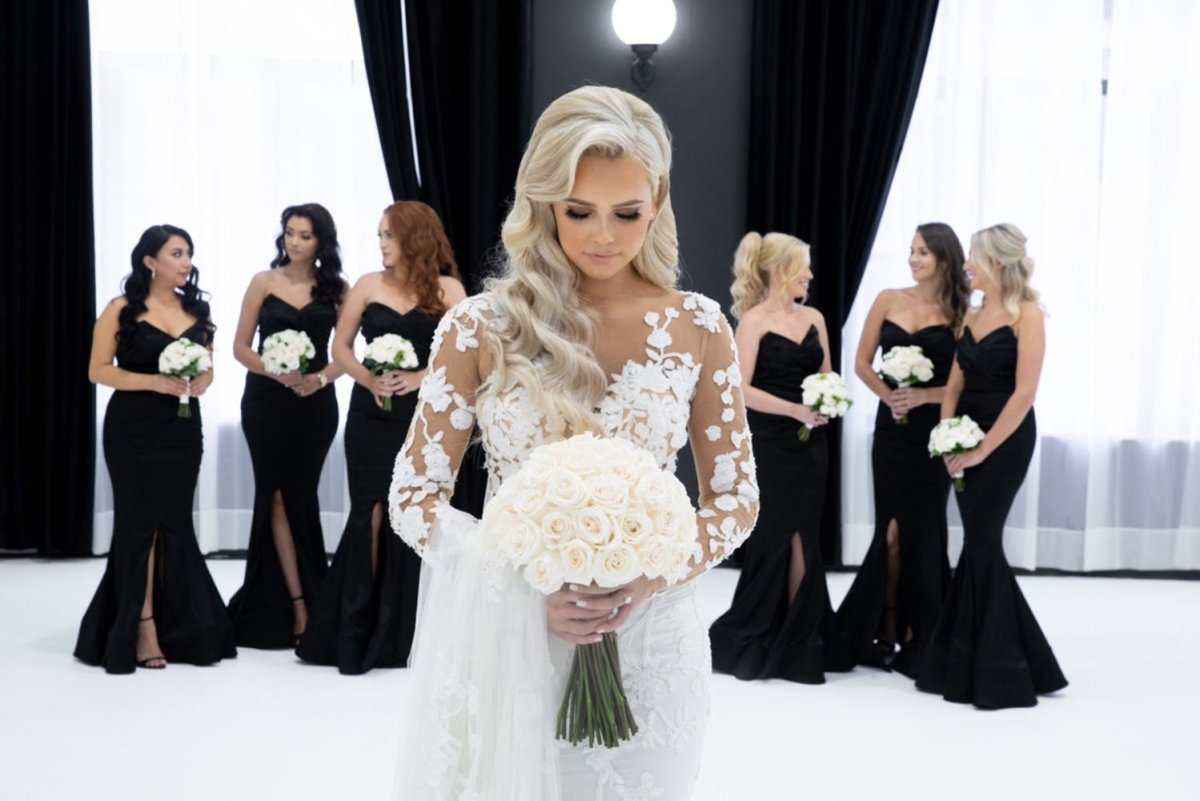 Свадьба гости в черно белом цвете